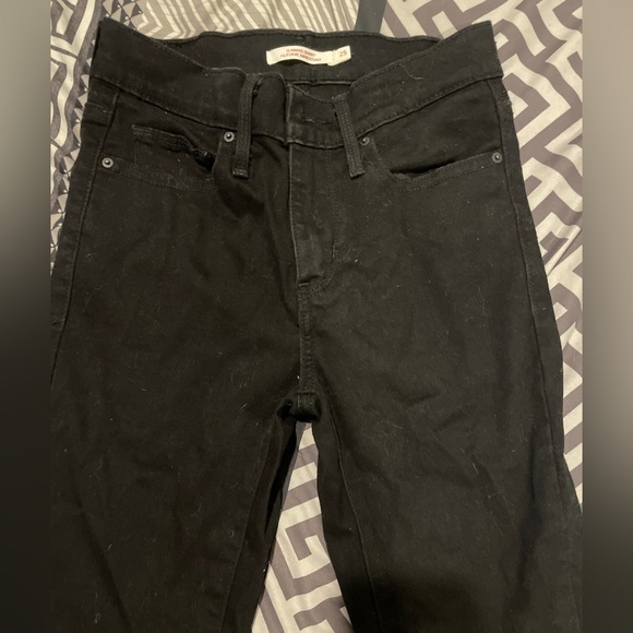 Levis Jeans - Picture 2 of 6